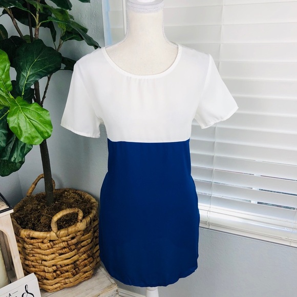 NWOT WHITE BLUE LOOSE FITTED FLOWY SUMMER Color Block TOP - Picture 2 of 7